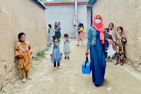 The Efforts of the Woman Who Brightens Children's Futures Through Vaccination