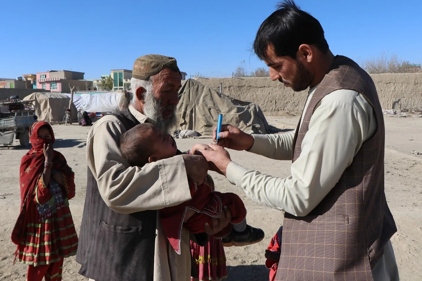 Mohibullah Rashidi's Efforts in Delivering Polio Vaccines to Children